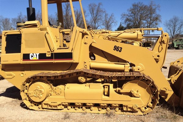 BruceEquipment's tweet photo. Looking for a great running, operating #crawlerloader? How about this #Caterpillar model for just $28,500? https://t.co/Gp7MjDuxe7 https://t.co/1B3MDi3VTR