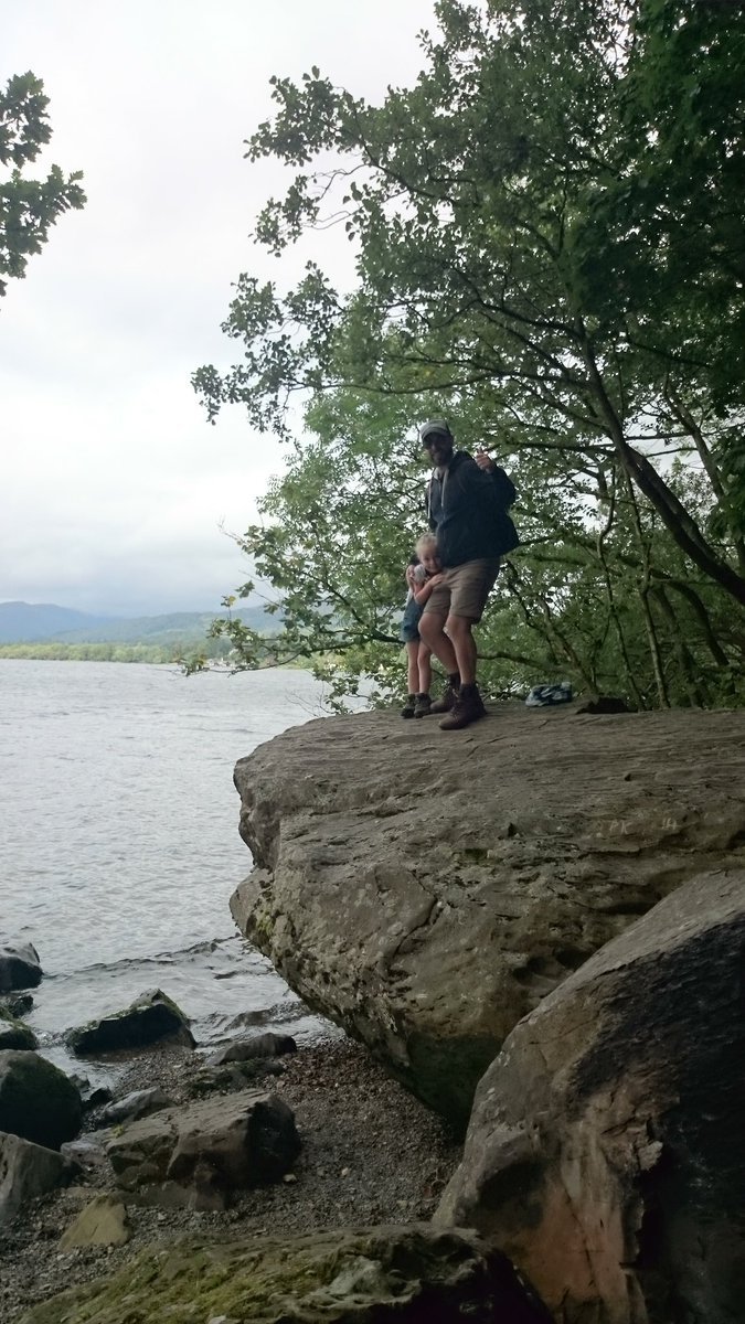 emmafogg3's tweet photo. Lovely day today at the lakes with Ian and kids xxx Makin memories. Xxxx @ianbowdy1978 https://t.co/nZiMzfBABV