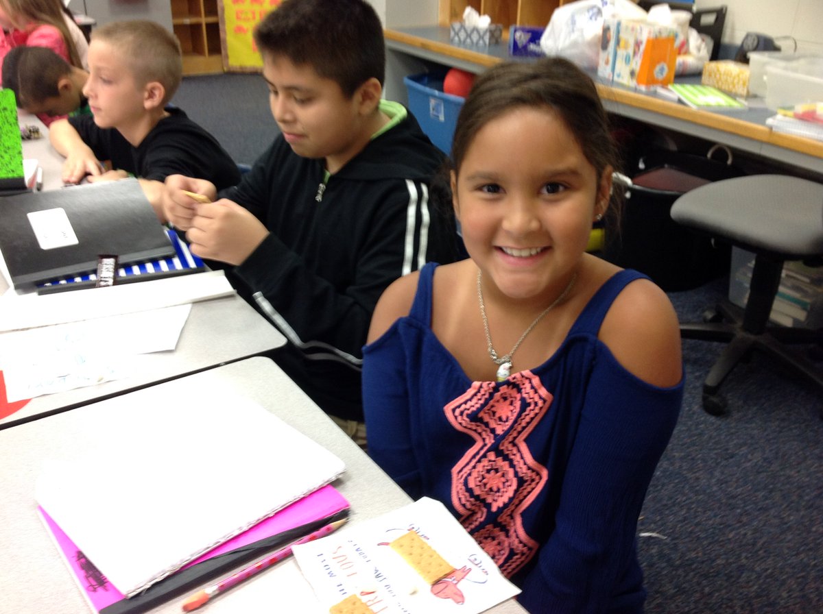 RoyalElementary's tweet photo. 5th Grade Fraction Fun on the 1st Day๐ซ ! #RESknights #FCSFirstDay https://t.co/kFtMYRb4Y8