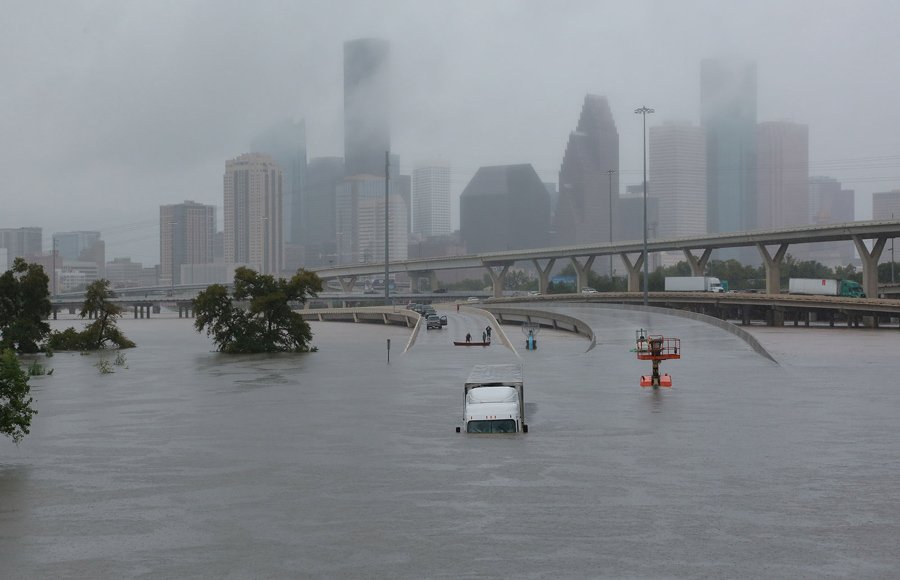 DRPILLA's tweet photo. Help those affected by #HurricaneHarvey. Visit https://t.co/tpJ9ZWpxGe or text HARVEY to 90999 to make a $10 donation. https://t.co/4ddff6A5lv