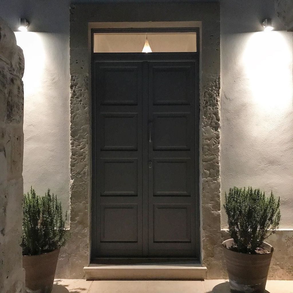 katecshaw's tweet photo. #lightsout #goodnight #timeforbed #evening #frontdoor #plantpots #villagehouse #salento #salentostyle #thisispugli… https://t.co/wkeiEnlLBD https://t.co/r7Nq7ujV7X