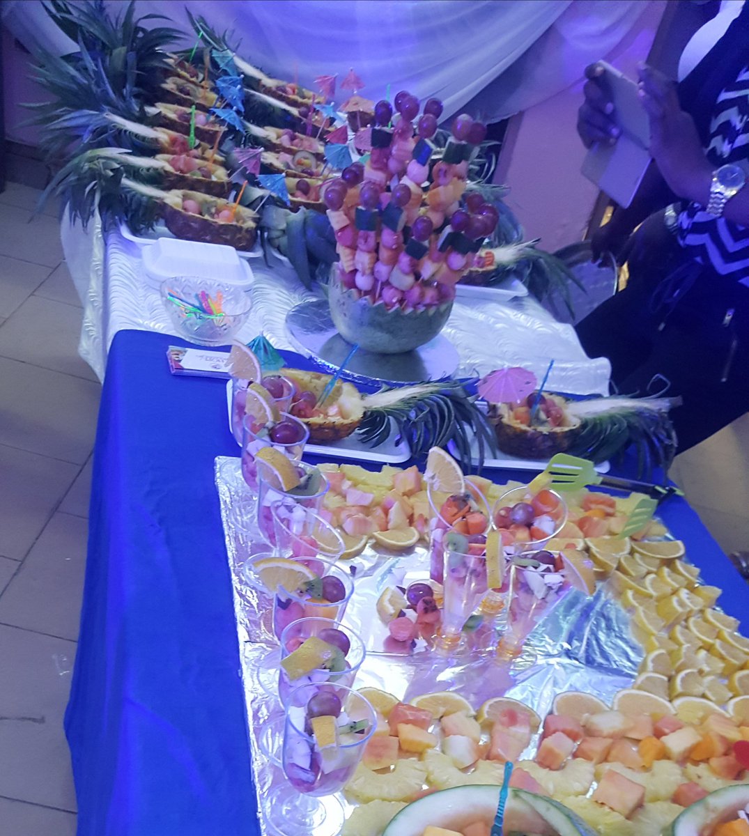 FruitBoxNg's tweet photo. Eating lots of #fruits is one of the tried and proven recommendations for a #healthydiet #fruitcups #pineappleboat #fruitbouquet #abuja https://t.co/l6fNVqsrZj