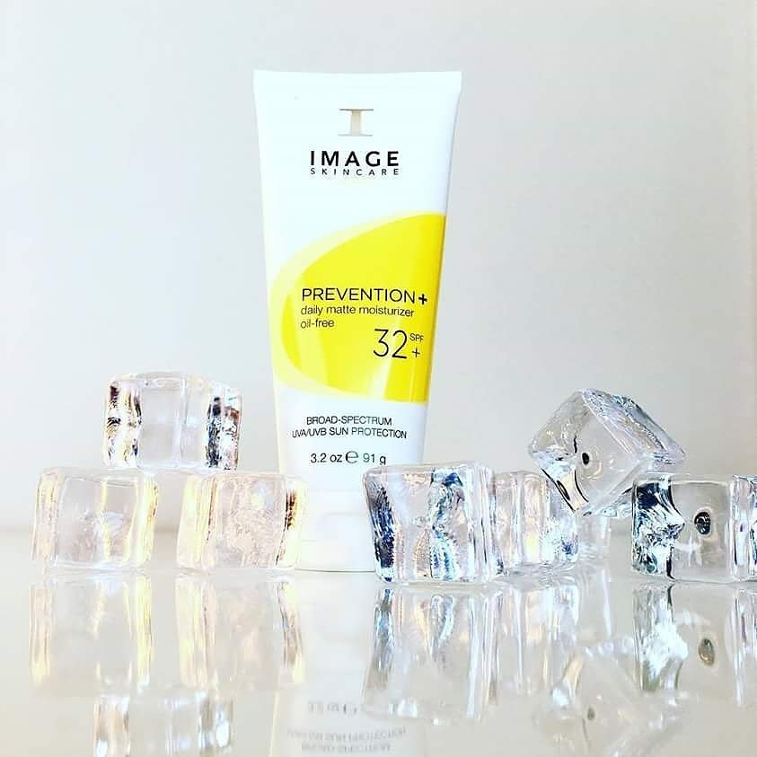 Mayapharma_tr's tweet photo. Cilt yüzeyindeki yağı absorbe eden teknolojisiyle Image Skincare Prevention+ bu yazın en sevilenleri arasında yerini aldı! 🌼🌿 #güneşkremi https://t.co/EYh14AsTmm