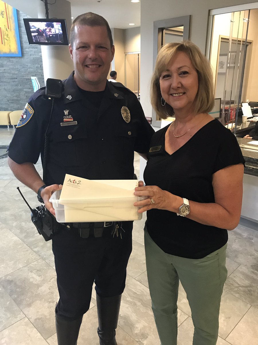 EdmondPD's tweet photo. Thank you @Acts2UMC for the gift cards. Our officers appreciate your students raising $ this summer for this surprise. https://t.co/BFHkMg9qmU