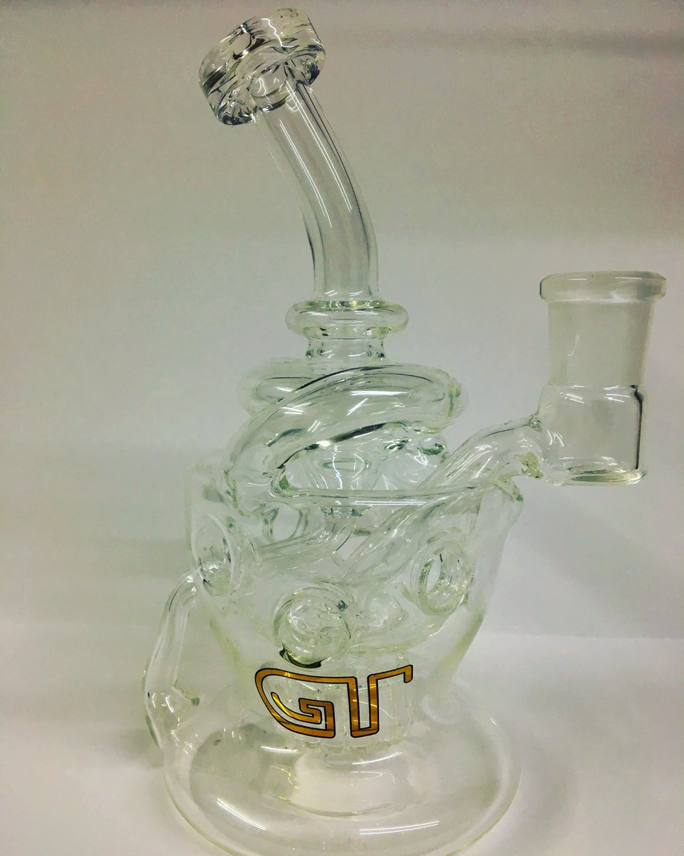 VapeSmokeShop2's tweet photo. It's a #glassporn type of Monday, so let's all appreciate this peice from #glasstribe https://t.co/1ssAiQ3vsq