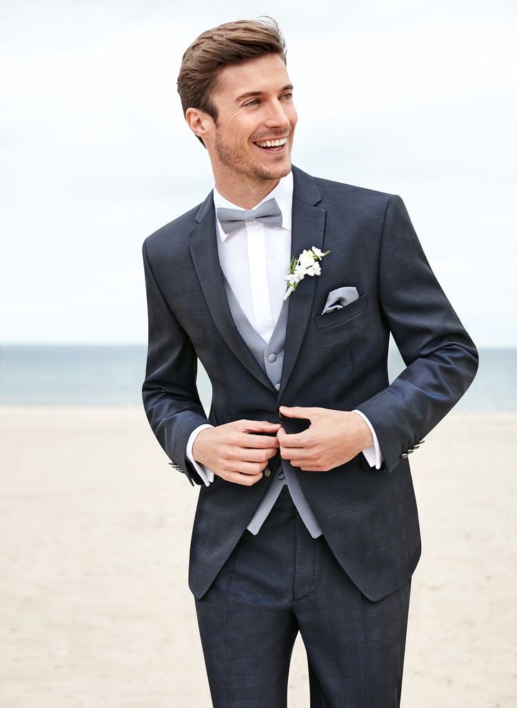 EllysFormalWear's tweet photo. A great choice for your #MauiWedding💙Try this look w/ our style 29 #SteelGreySuit. Website in our bio🌐 #groomswear #mauituxedos #beachsuits https://t.co/eOQPgOklFE