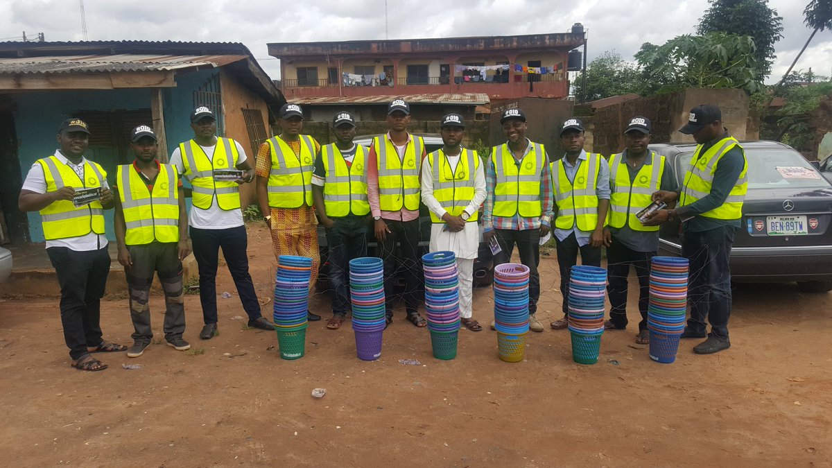 OurIkpobaOkha's tweet photo. Free Distribution of Waste Basket to Buses in Ikpoba Okha LGA to Check the Excesses of Waste on our Roads.

A support Initiative by #TeamOIO https://t.co/AB892N8h0k