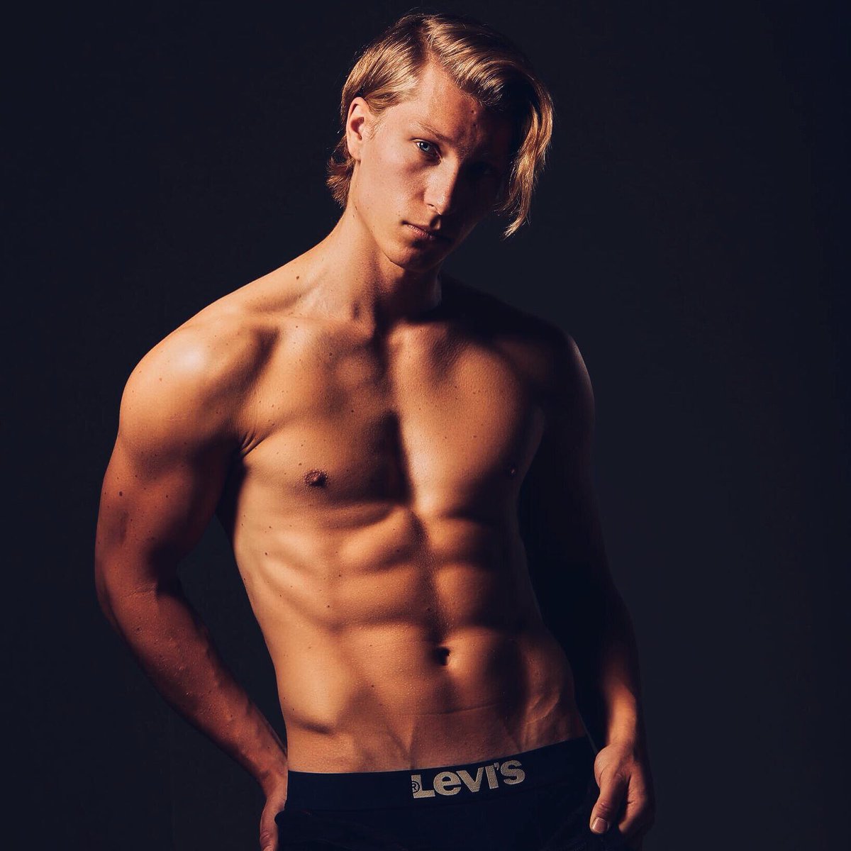 Had a great time shooting with <a href="/peterbphoto_s/">Peter Branch</a> a couple of weeks back - so happy about the result! 🙌🏽