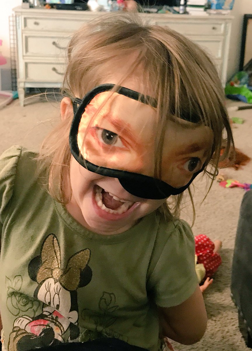 LJBonk's tweet photo. Sidney found Misha's eyes! @mishacollins @gishwhes #mishacollinscreapyeyes #lovemyweirdkid #beweird https://t.co/6P89jdp4Ha
