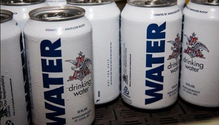wsfa12news's tweet photo. Anheuser-Busch ships 155,000 cans of drinking water to #Harvey victims -> https://t.co/PN8pWgV1UC https://t.co/lEN75OwaPJ