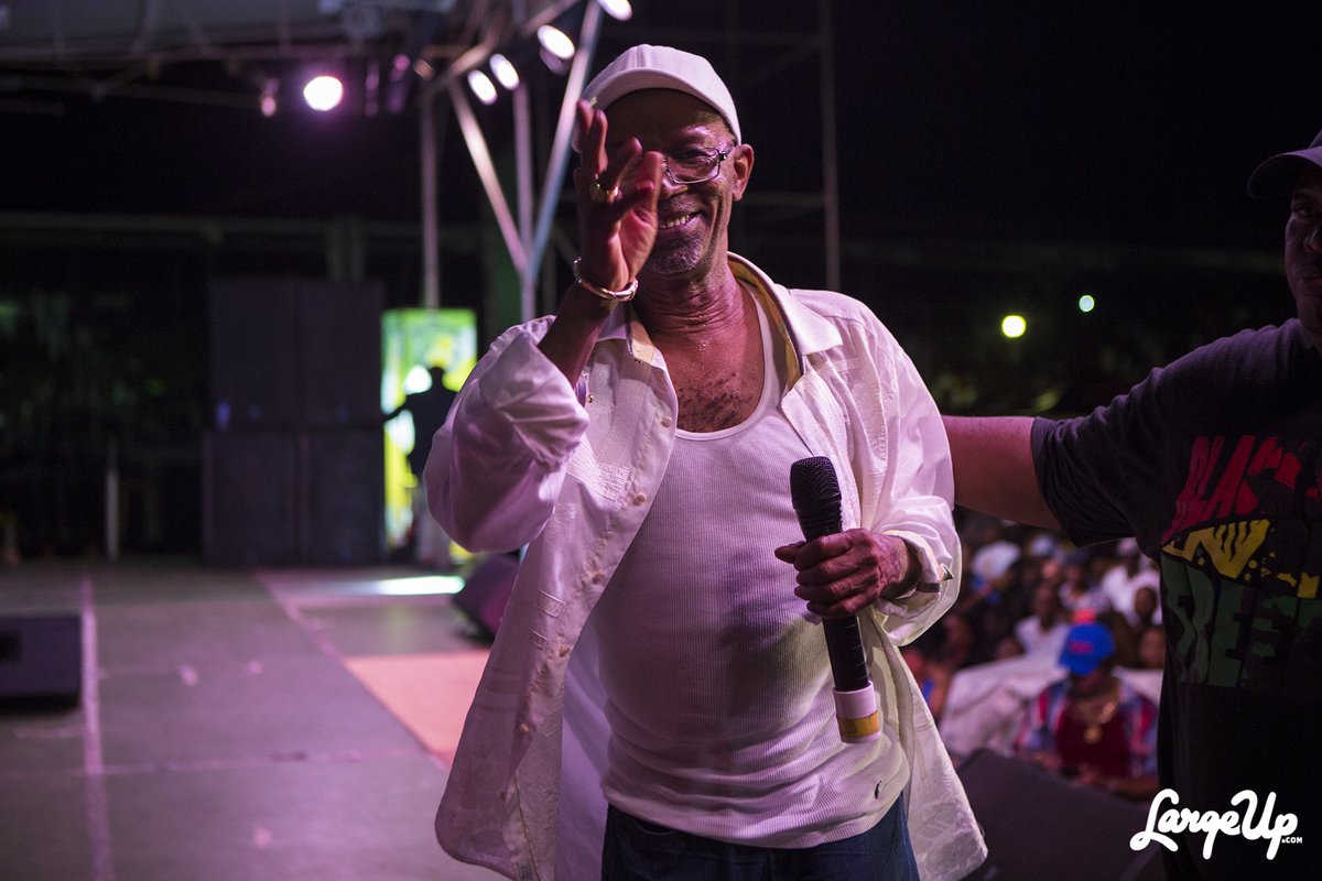 largeupdotcom's tweet photo. Extra large salute to @BeresHammondOJ on his birthday. Here's the most essential tunes from the Lovers Rock King: https://t.co/ZTRuxPFRpE https://t.co/n7bt8CQCvJ