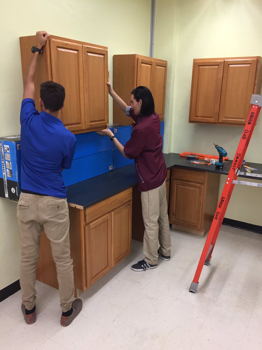 andrewkearns64's tweet photo. Painting done, installing cabinets in our new @josemartimast #BotanyLab! Thanks @Lowes #ToolboxForEducation! #mast1718 https://t.co/3qlxIVBuiI