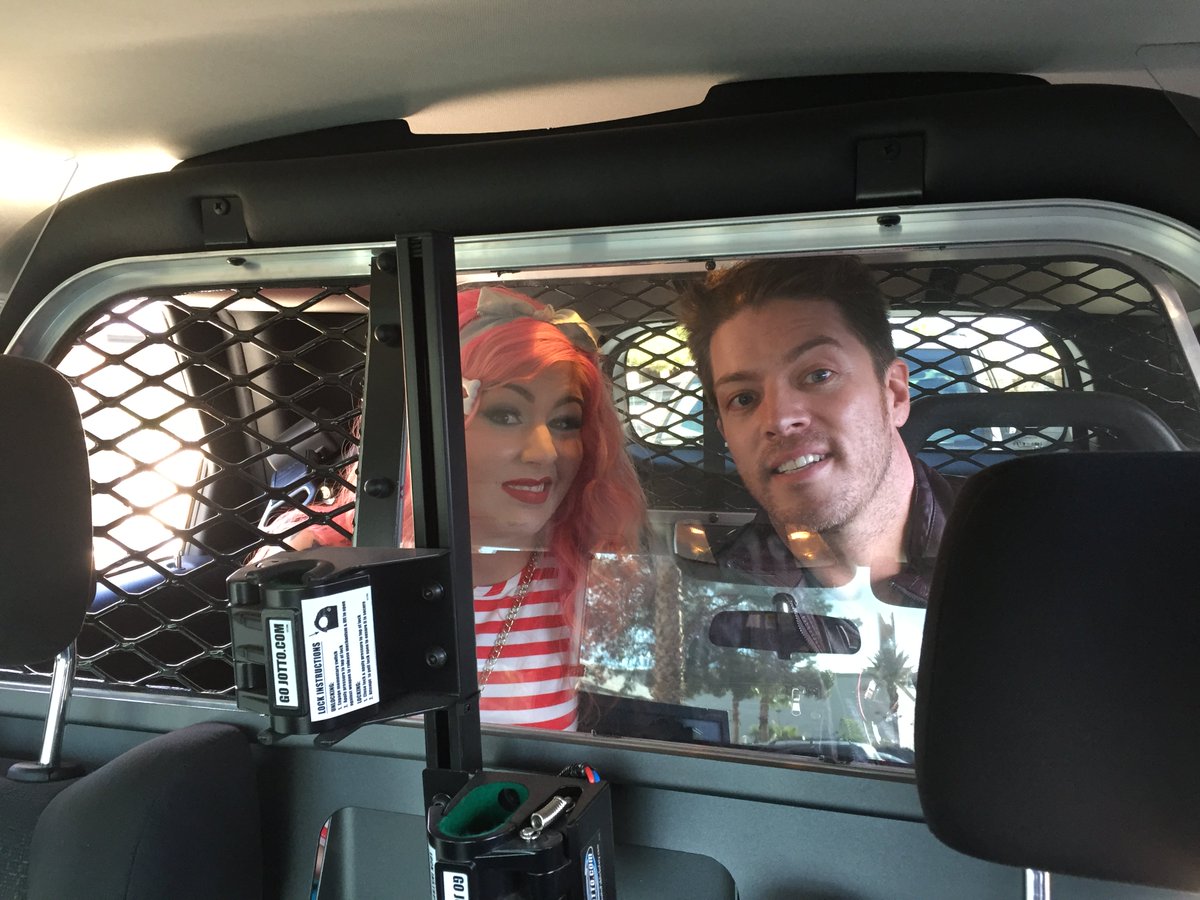 PinkyAndProppy's tweet photo. These two are trouble! What did you do now? #PinkyAndProppy #Fellinloveinthebackofacopcar https://t.co/sK7KBzqldu