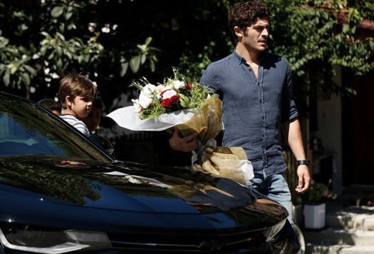 hazcagloverss's tweet photo. Fotos del primer episodio 👇
"Filiz &amp; Baris" ❤❤

#hazalkaya #burakdeniz
(Al fin las fotos promocionales) #bizimhikaye https://t.co/yjhxRUjNbl