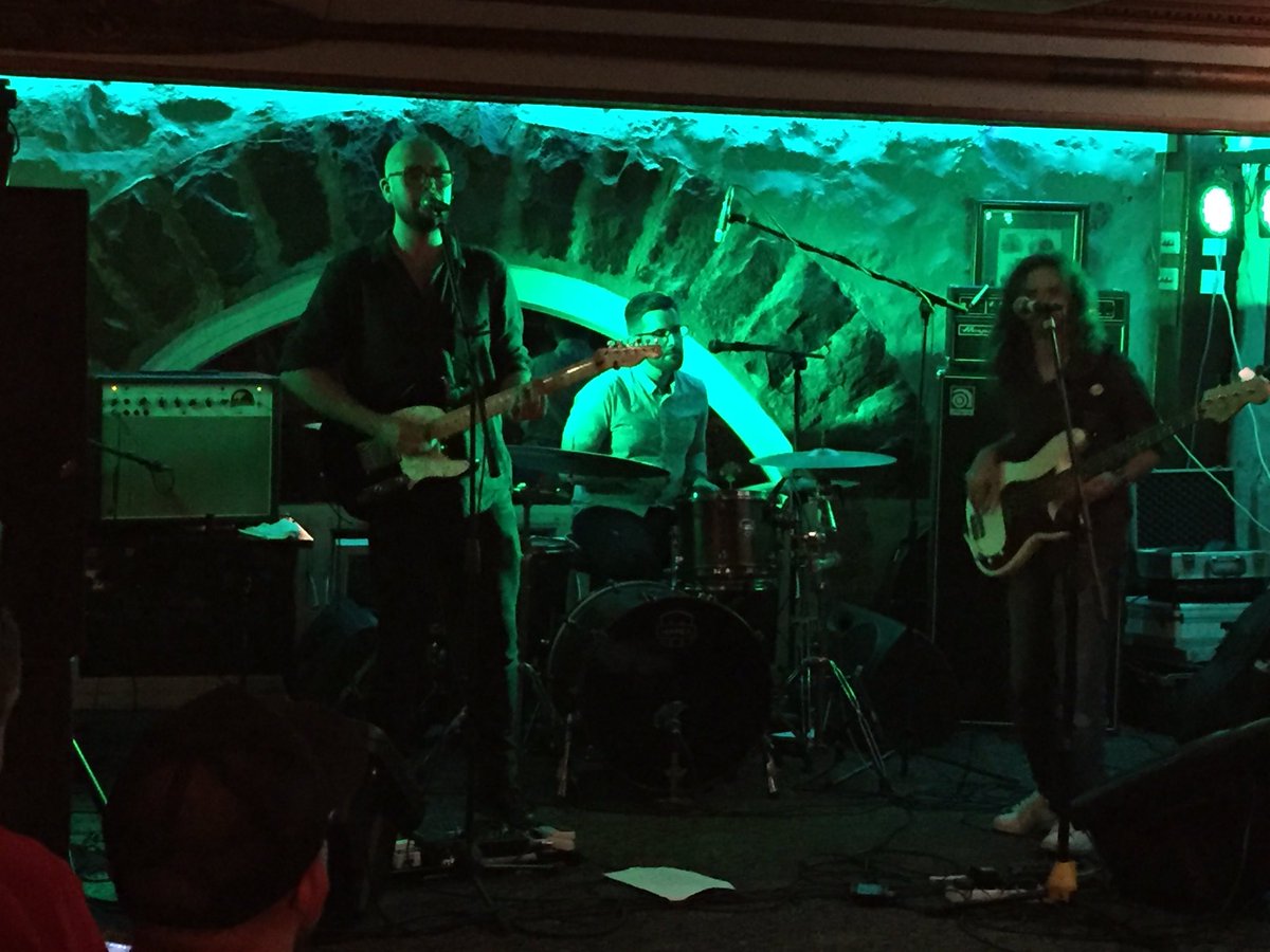 yellowrockamps's tweet photo. Some YellowRock CA35H action at the de la Rue this evening @RJHunterMusic https://t.co/J79mCQi2UL
