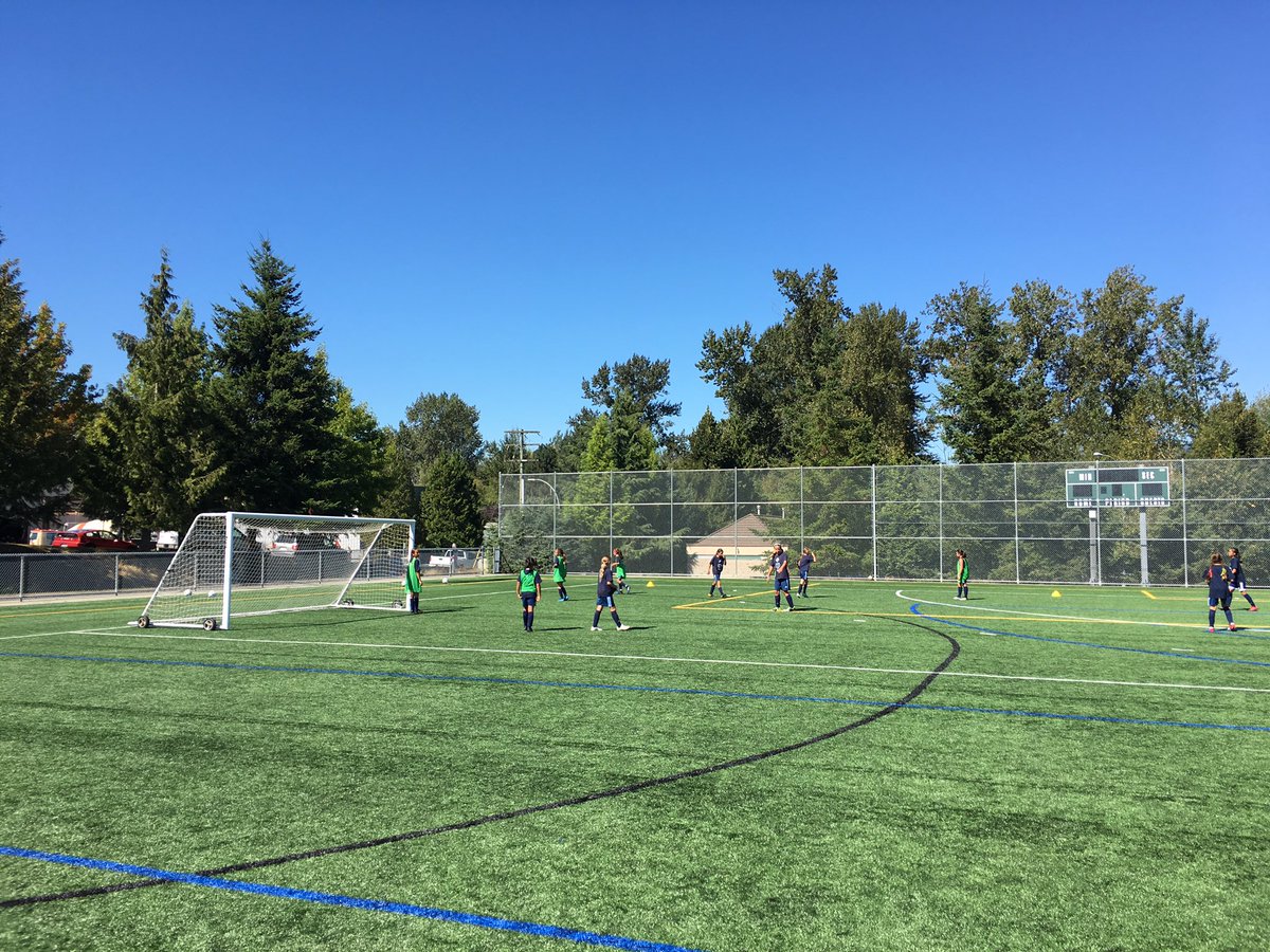 Last matches of the weekend under the hot sun.