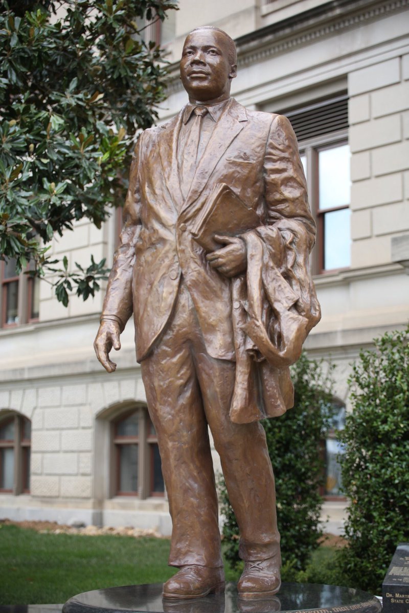 SpelmanCollege's tweet photo. Today was an important day in Atlanta, as a statue of Dr. Martin Luther King Jr. was unveiled at the Georgia State Capitol building. https://t.co/fXBn11tjsE