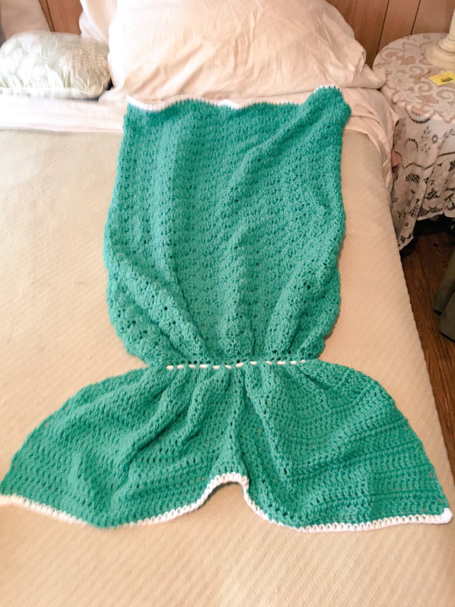 caffcrocheter's tweet photo. #mermaids #tail #little_girl #Christmas #Crochet #christmasmorning I can do one for you too https://t.co/fVlXnbFBrR