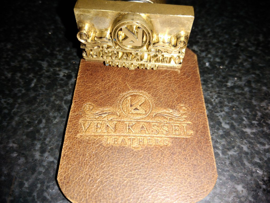 VKLeathers's tweet photo. Project 230, Key Fob https://t.co/Lk515l79mH https://t.co/wcRhg9ntvd