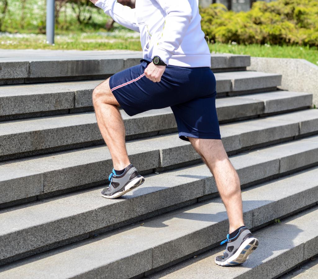 MayoClinic's tweet photo. Climbing stairs is an example of a practical, everyday physical activity that provides #health benefits. https://t.co/oJCgQExRDr https://t.co/X4ZGMJx1cw
