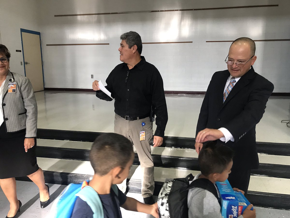 ddefalcons's tweet photo. Happy #firstdayofschool #canutillogrit #ddefalcons https://t.co/ilFaYKEPKn