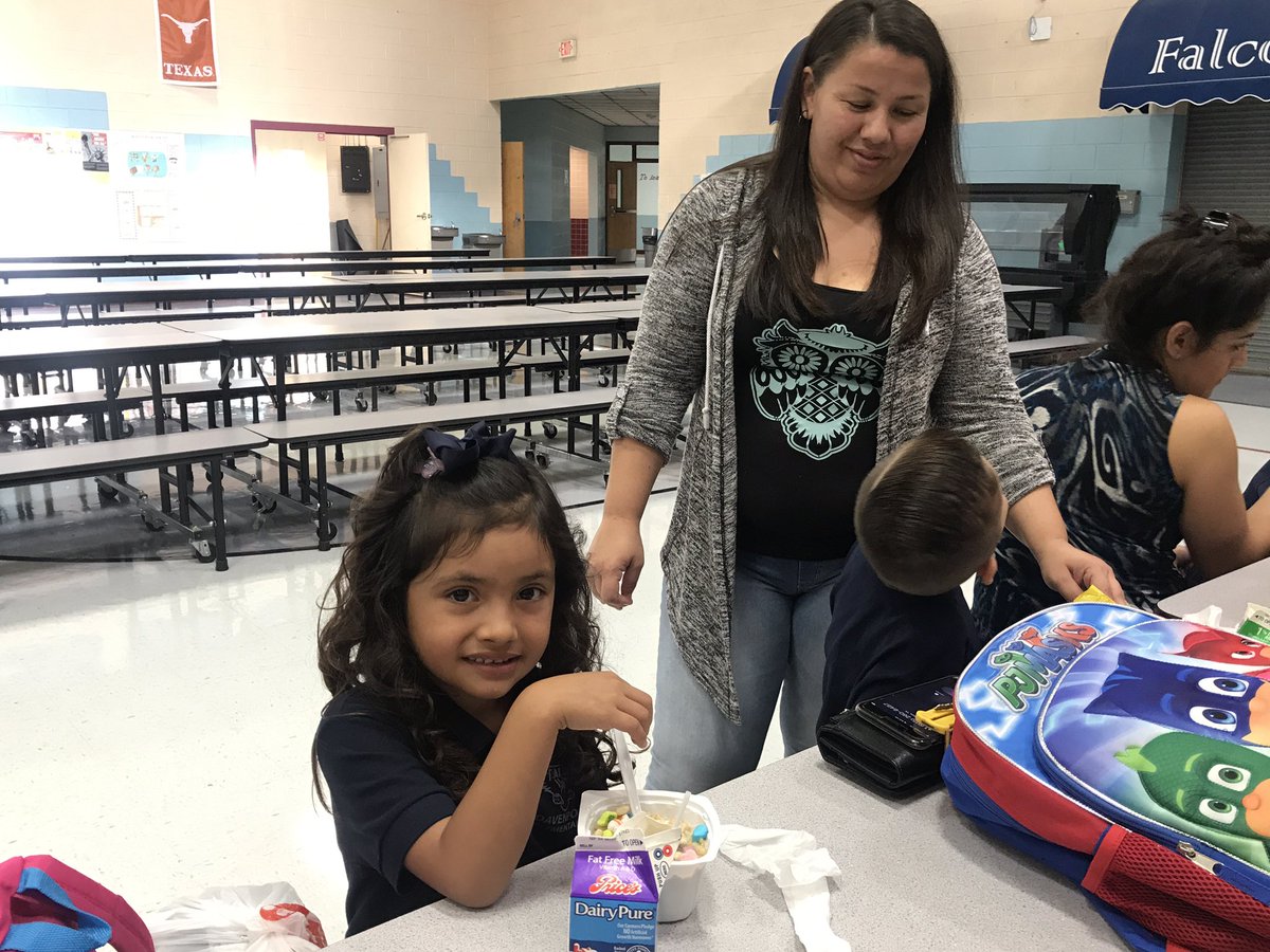 ddefalcons's tweet photo. Happy #firstdayofschool #canutillogrit #ddefalcons https://t.co/ilFaYKEPKn