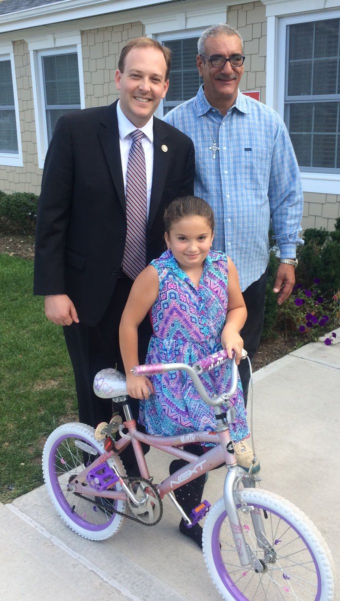 LeeMZeldin's tweet photo. On Friday, I visited Liberty Landing, a supportive housing development which helps provide housing for veterans https://t.co/L5dvYiGv6t https://t.co/SYAcK6st2u