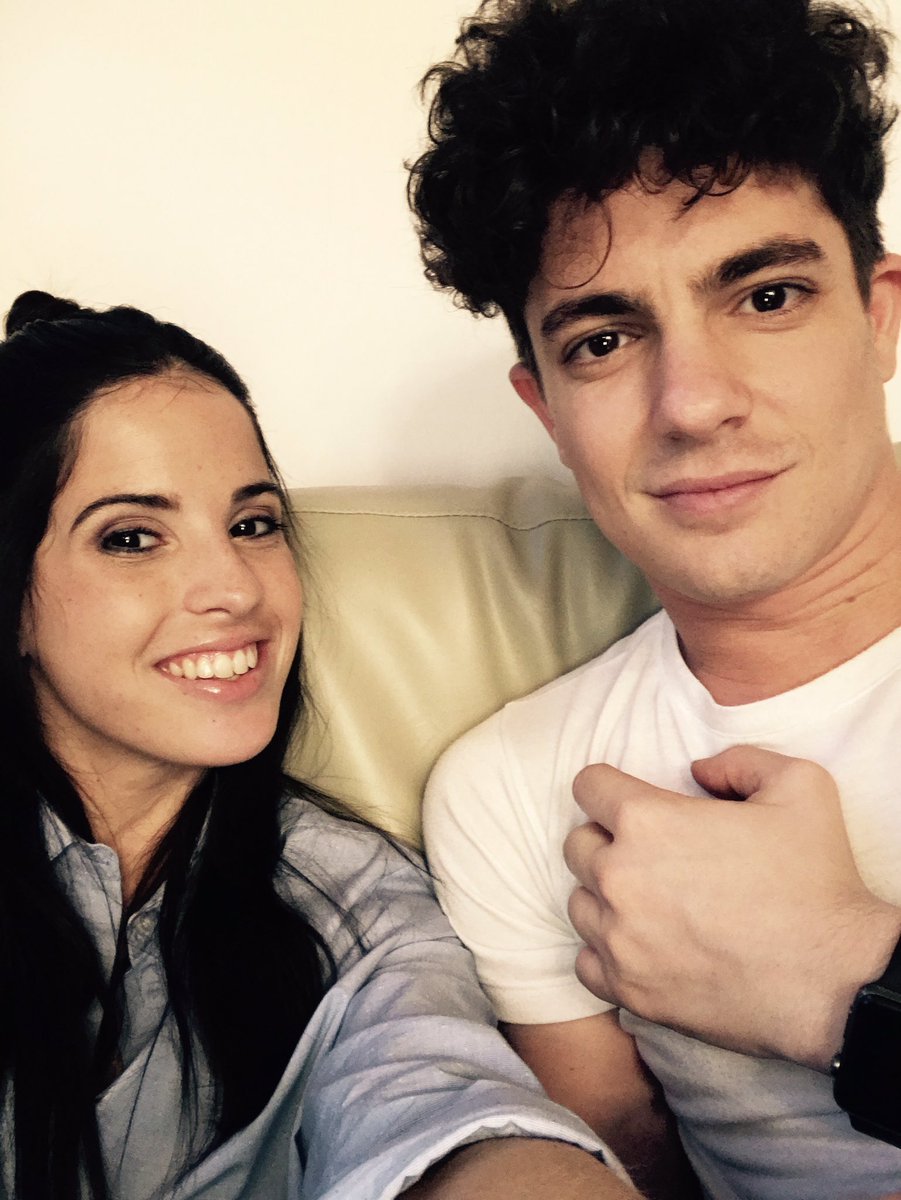 kndmolfese's tweet photo. Vamos que venimosssss ! Hoy hay programon de @fansenfwtv 🖤 #HmanosGambandeEnFans 😉@facugambande @LuciaGambande https://t.co/jOCZqzU8cO 😂 https://t.co/OBjzx6cAAL