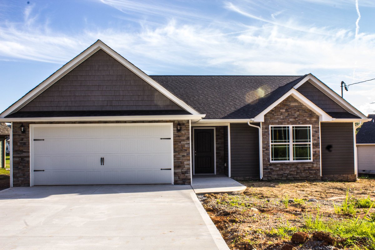 tn_realtor's tweet photo. #NewConstruction #UnionCourt #MaynardvilleTN 3br/2ba/2car gar. USDA 100%financing available. #TammieHill #RealtyExecutives 865-688-3232 https://t.co/FGTEmcjiwU