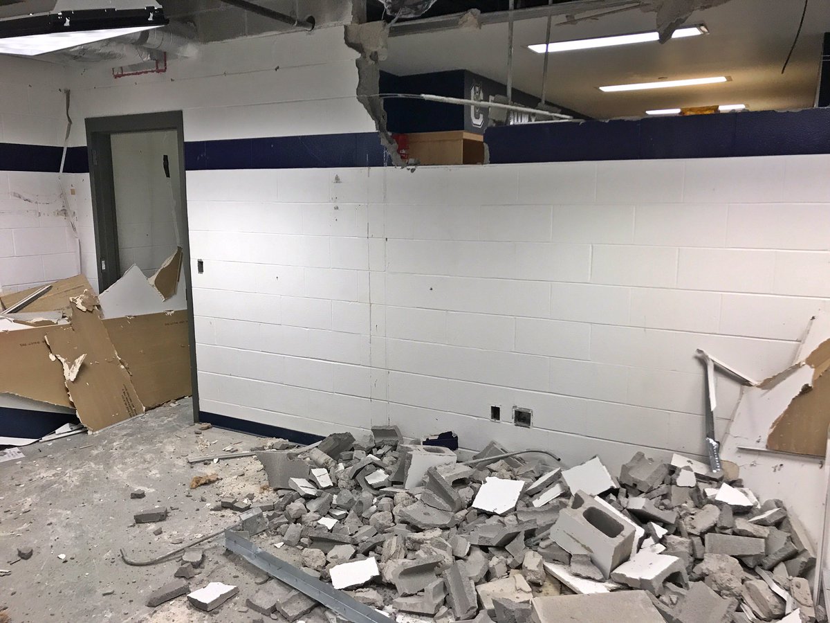 CantonWHockey's tweet photo. "If you don't break a hole through the brick wall, don't start digging a new hole. Keep going until you break through that wall." https://t.co/yltAdykHMv