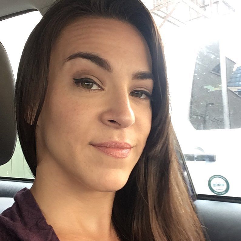 fighteractress's tweet photo. #achievementunlocked ... Applied #liquideyeliner with the caffeine shakes! #actorslife #makeupwin #nofilter https://t.co/6WaaA3NORN