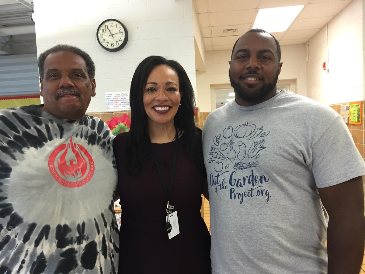 scontrerasPhD's tweet photo. @GCSchoolsNC #GCSFIRSTDAY2017 Brown Summit MS https://t.co/b5FjpYHrNn