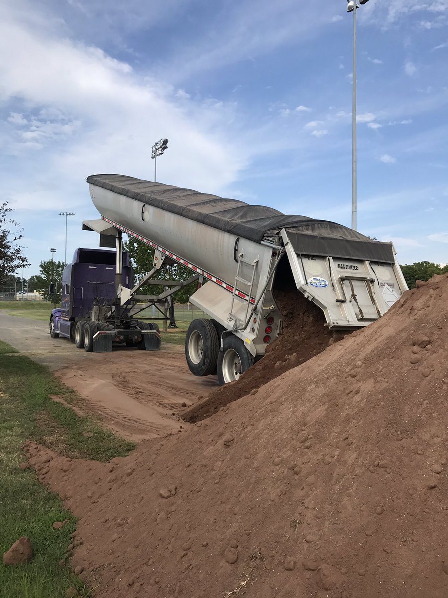 JamieMehringer's tweet photo. Another load of @DuraEdge #EngineeredSoil on site. https://t.co/PS7Ha8HQrX