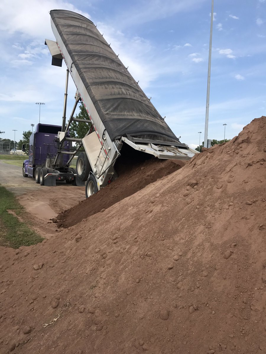 JamieMehringer's tweet photo. Another load of @DuraEdge #EngineeredSoil on site. https://t.co/PS7Ha8HQrX