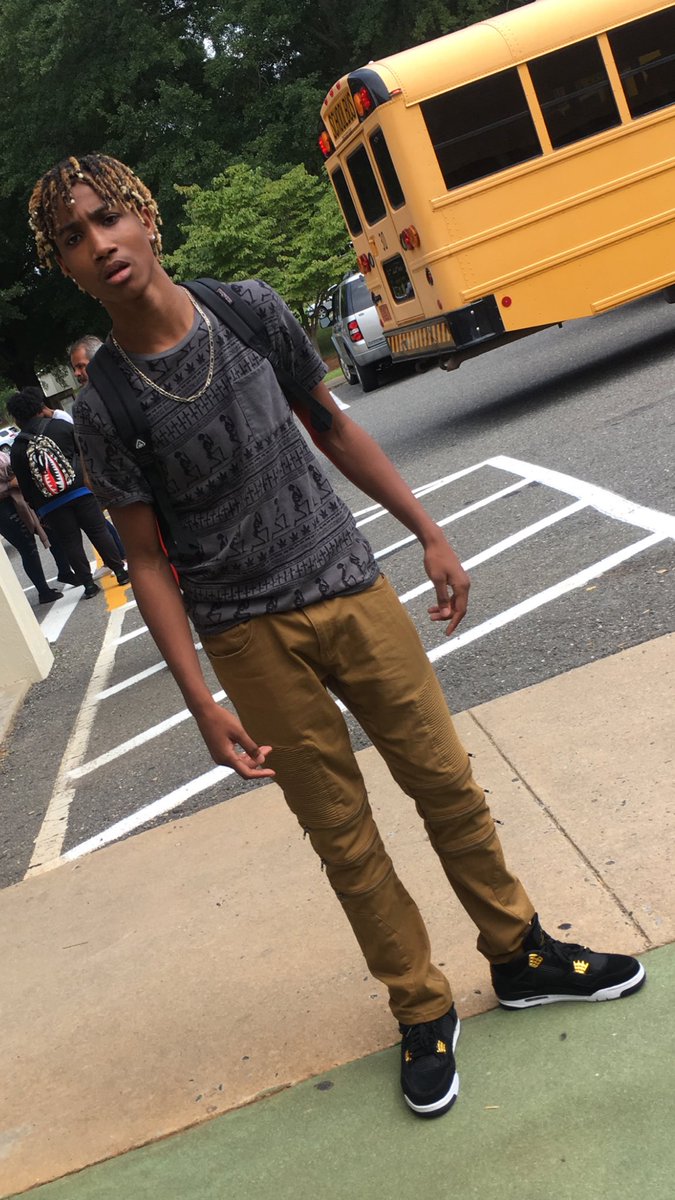 Sweettooth77's tweet photo. My little 6'1 sophomore at Kings Mountain High School... Praying HARD he has a successful school year... #secondbornson #ALWAYSMYBABYBOY https://t.co/Tx3RhGxVta