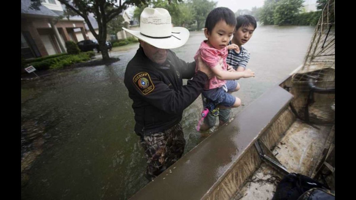 TomCury's tweet image. Every rescue is emotional, this one for me symbolizes what Texas first responders mean to everyone. #cowboyup #maninthewhitehat #texascares