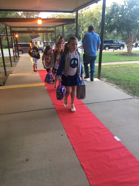 KiserElementary's tweet photo. Rolling out the red carpet for our @KiserElementary super stars! A fabulous first day! #KiserElementary #gcsk12 https://t.co/oBzChkAEeJ