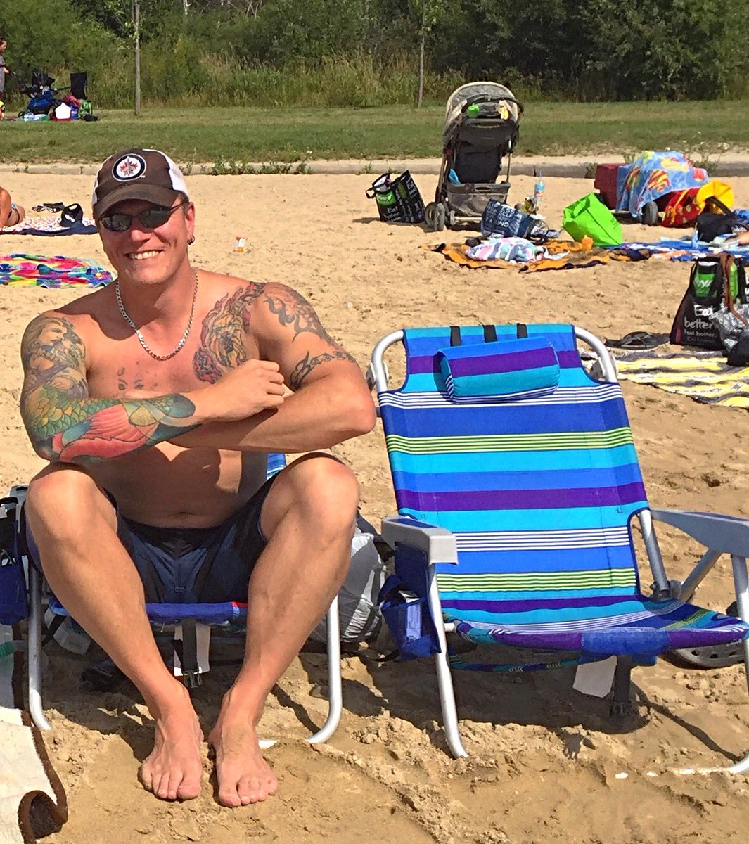 da_zori's tweet photo. Me at the beach 🌊 https://t.co/XCtoOIgZUK