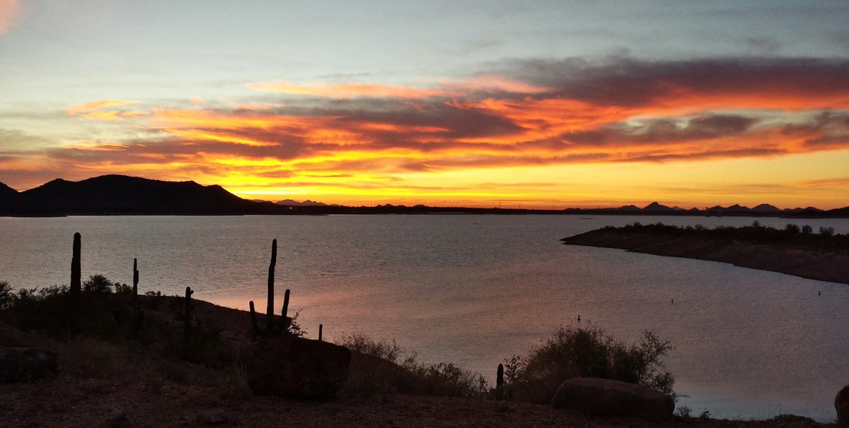 Scenic Phoenix: Lake Pleasant offers water recreation &amp; trails just a short drive from the city. (Photo: @MCParks)