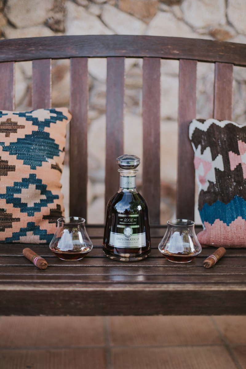 DiplomaticoRum's tweet photo. Sometimes you just need a bottle of #SingleVintage, a nice cigar and a good friend to create a memorable moment. https://t.co/5smNAJZJEe