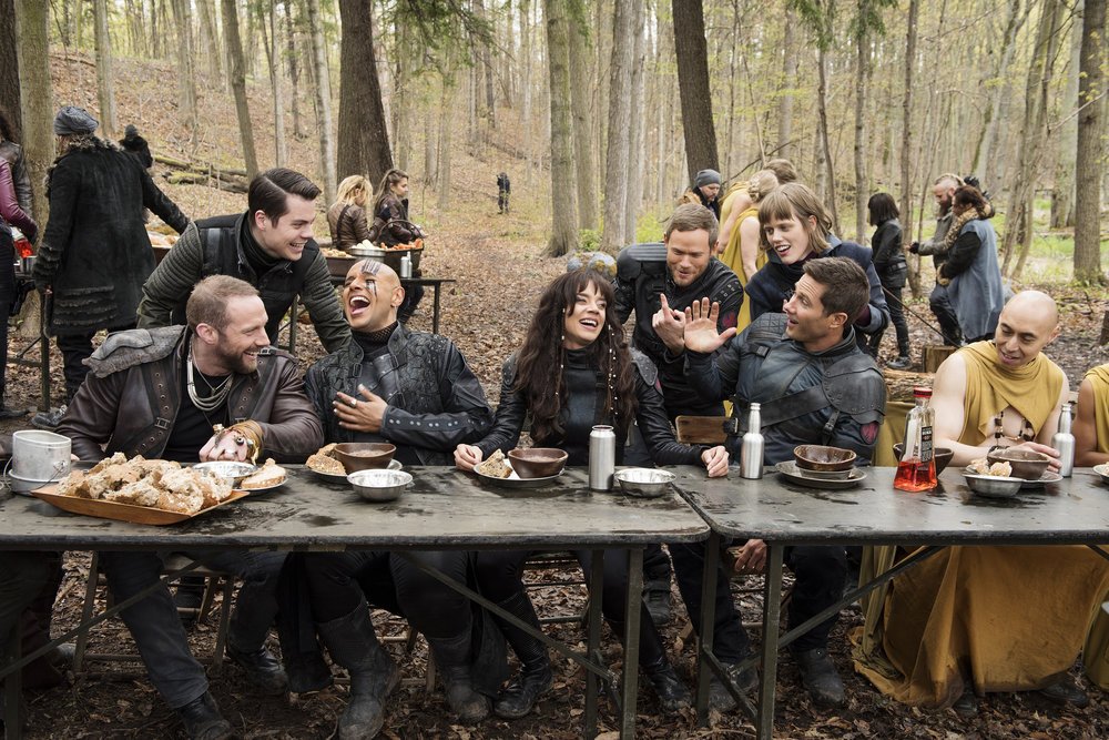 BridgetOnTV's tweet image. It's #Killjoys' version of the Last Supper in these pics from the Season 3 finale! 
thetvjunkies.com/killjoys-seaso…