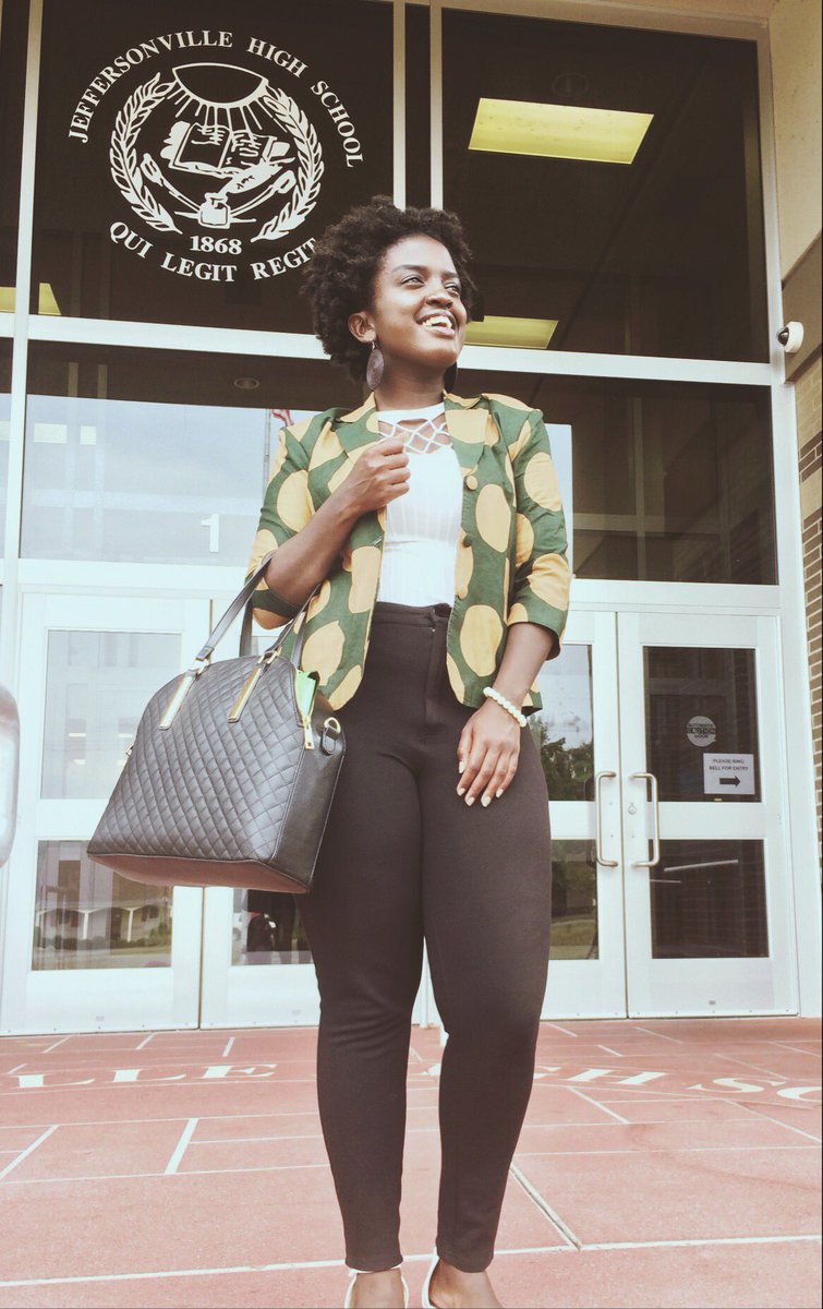 bumkzv's tweet photo. Been a minute #senioryear #MelaninMonday #igitenge https://t.co/1mnEhutupL