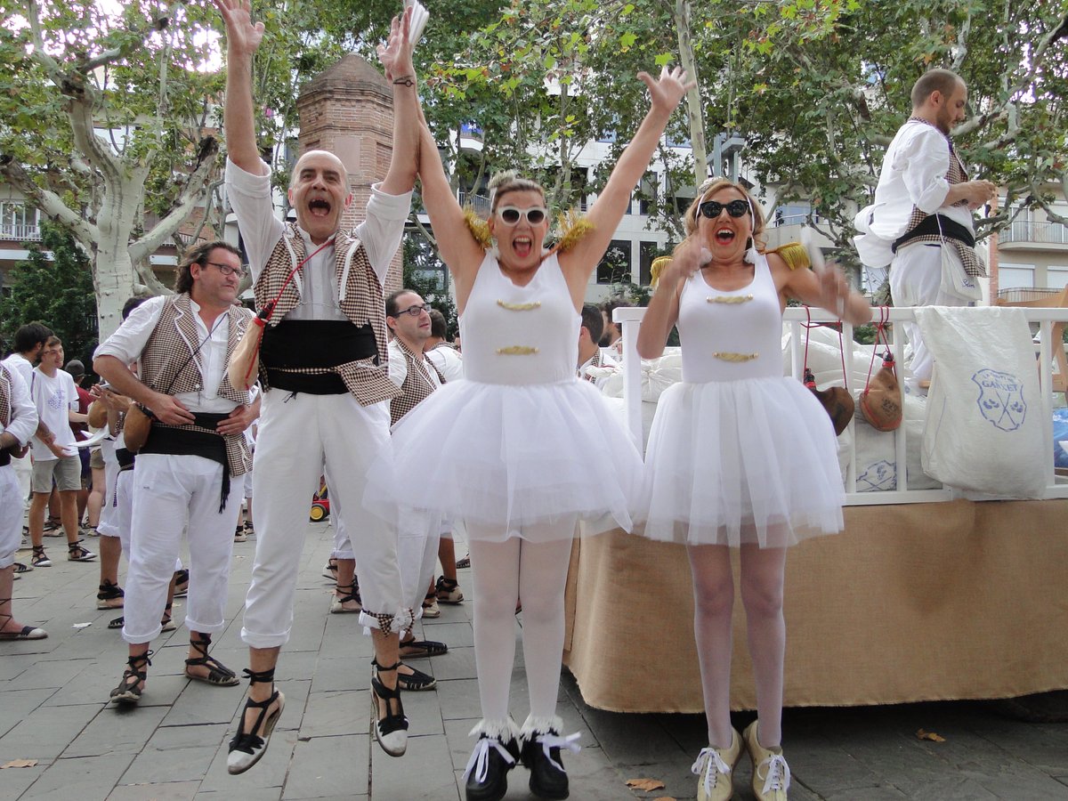 jesusbonet's tweet photo. Qui ve a la festa major?
@lesguapes 
#hodonaremtot #bl4ncs #fmbib #fmbib2017 #FestaMajor #BlancsiBlaus #Granollers  #fmbib17 https://t.co/GfEW8oCNnS