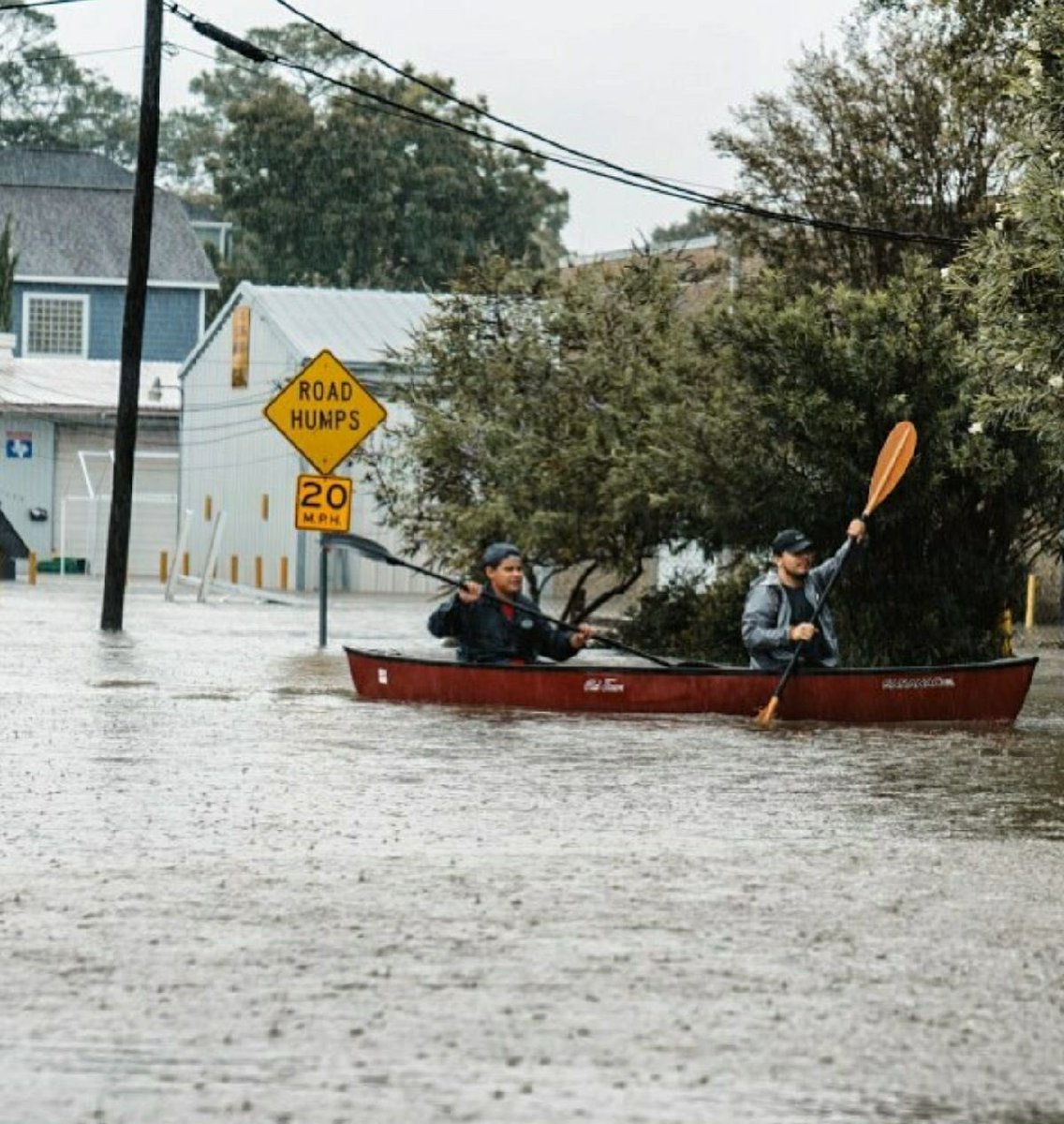 tops36DOTcom's tweet photo. BEFORE &amp; AFTER 
2120 Ella Blvd, Houston, TX 77008
#houstonfloods #houstonflooding #HarveyStorm https://t.co/r5SBxXJid3