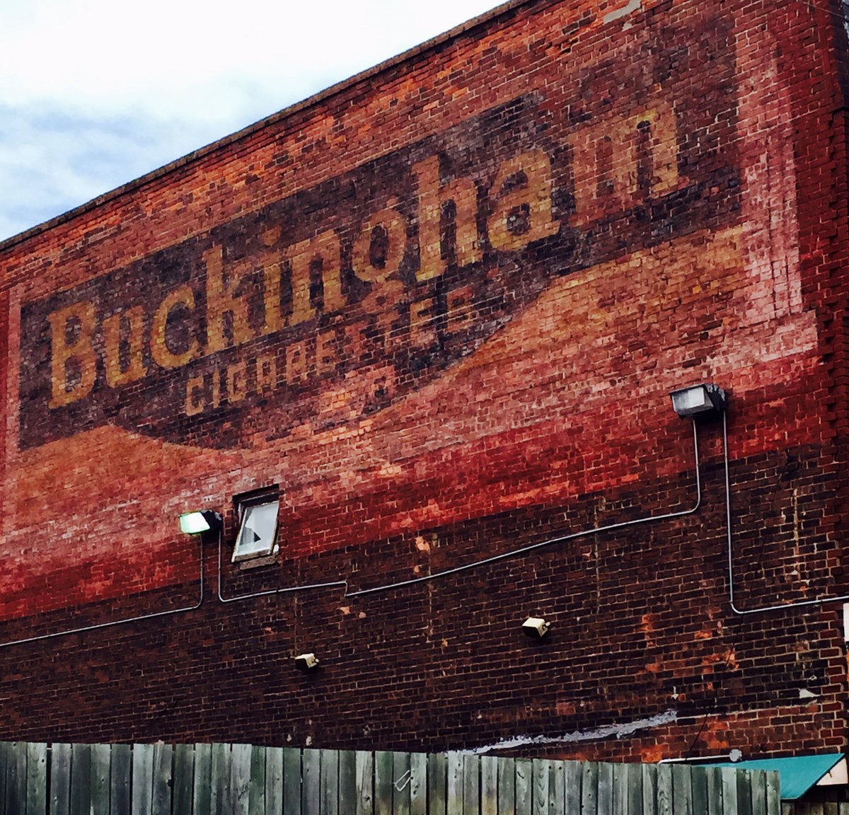 TomBeyer7's tweet photo. A #GhostAd in #toronto for a cigarette company gone since the '30's #The6ix #buckinghamcigarettes https://t.co/YoQJSbIJOz