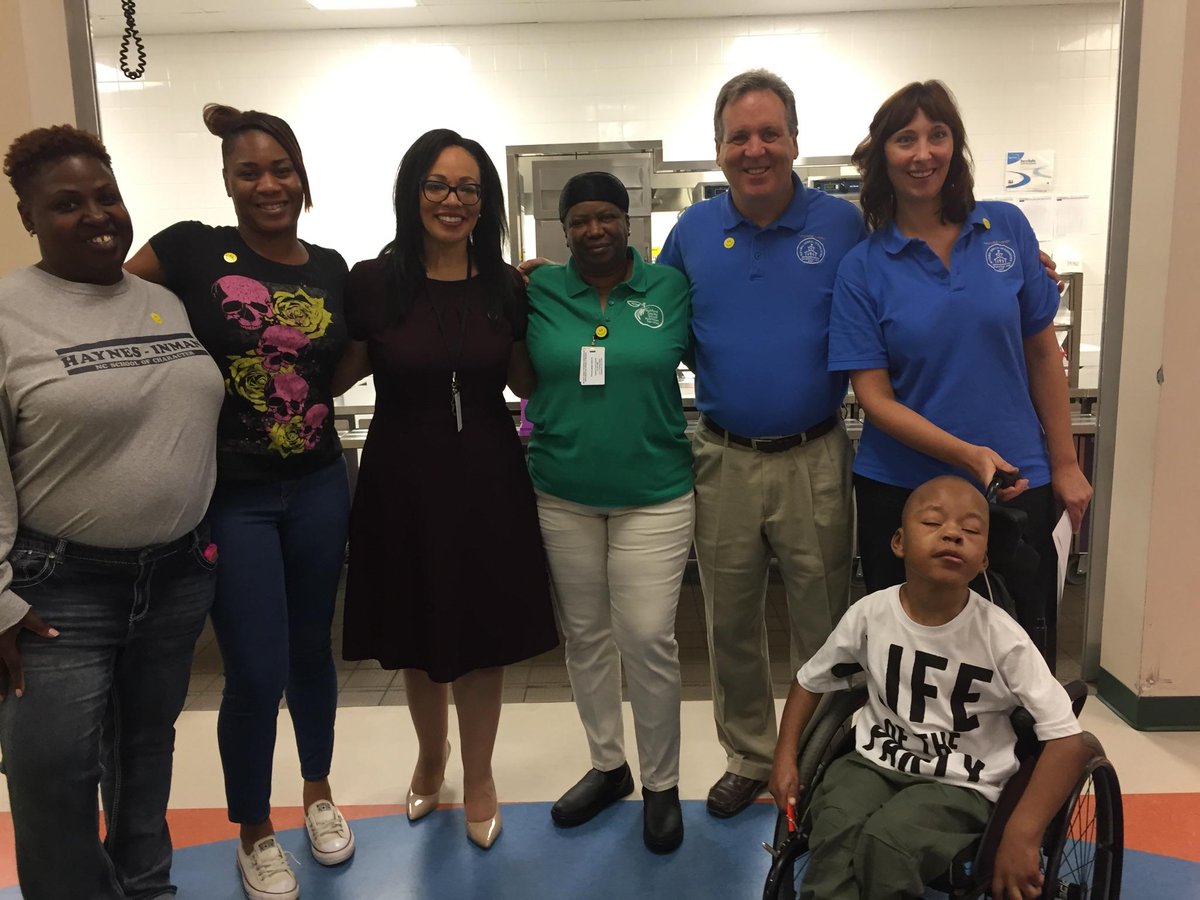 scontrerasPhD's tweet photo. #GCSFirstDay2017 @GCSchoolsNC First Day at Haynes-Inman School with Principal Kevin Carr. https://t.co/xypQE3XVLC