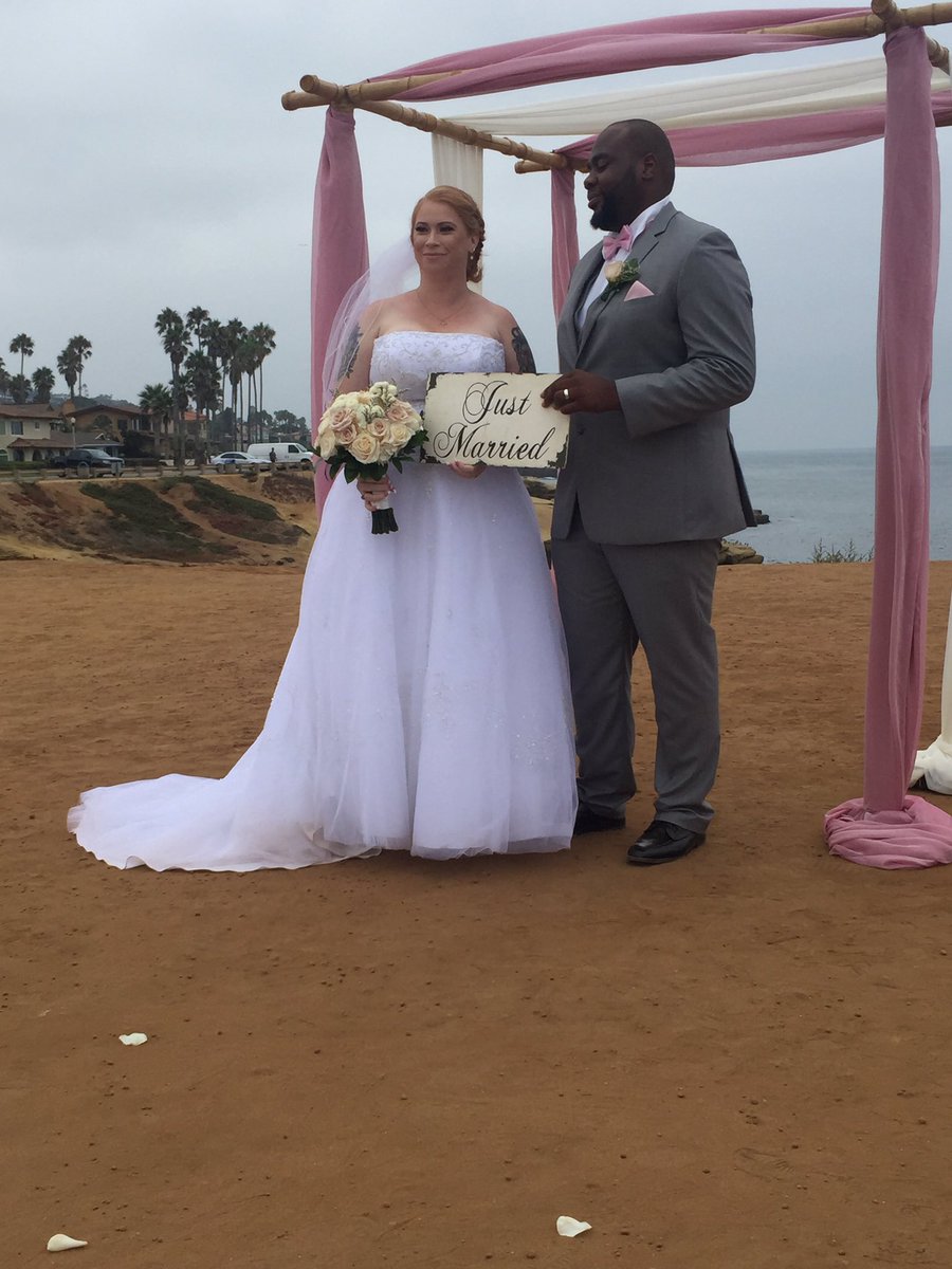 TeamKlo's tweet photo. 👰🏼🤵🏾✨ https://t.co/3epQ78Dm2I