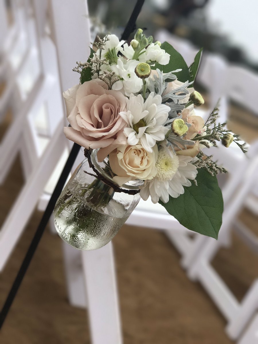 TeamKlo's tweet photo. 👰🏼🤵🏾✨ https://t.co/3epQ78Dm2I