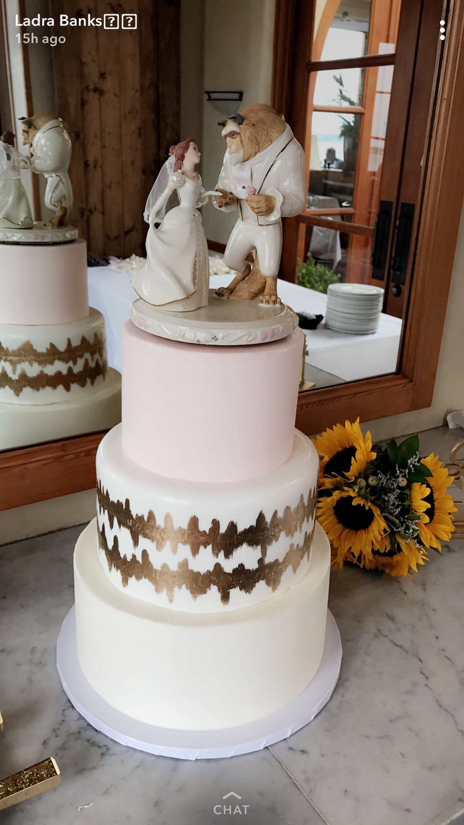 TeamKlo's tweet photo. 👰🏼🤵🏾✨ https://t.co/3epQ78Dm2I