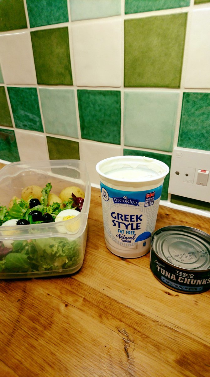 UtopiaValley_'s tweet photo. Why buy a lunch? So quick and simple to make a big #protein #lunchbox  @burnpounds @FlTNESS @EatNutritious @muscle_fitness https://t.co/yJbFZcGbzp